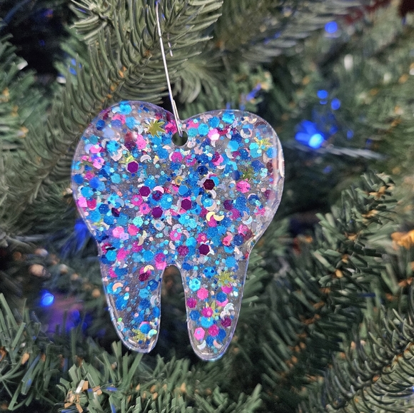 Hamdmade Glow in the dark tooth keychain - Picture 9 of 14